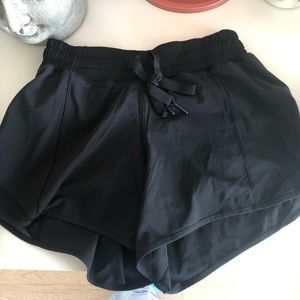 LULULEMON Black Women’s HOTTY HOT SHORT long 4”